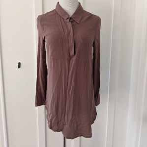 Pullover blouse with collar and buttons